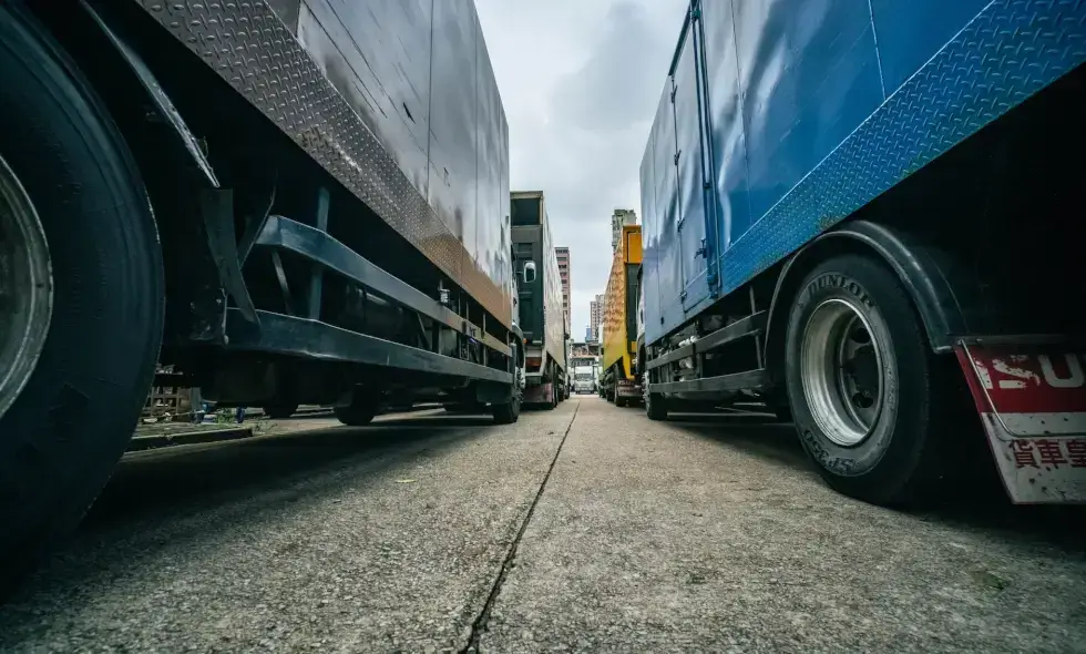 Winiety na Węgrzech: najważniejsze akcesoria do transportu pojazdów na Węgrzech